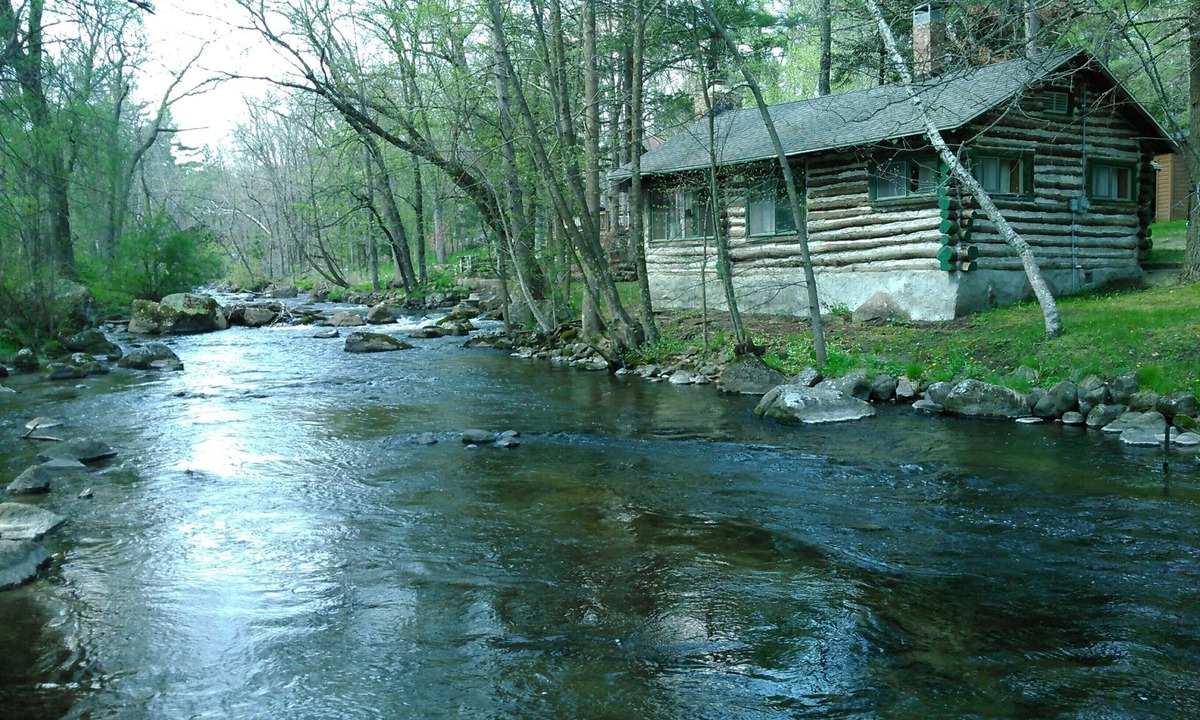 Pine River Cabin | Unique Cabin in Waushara County