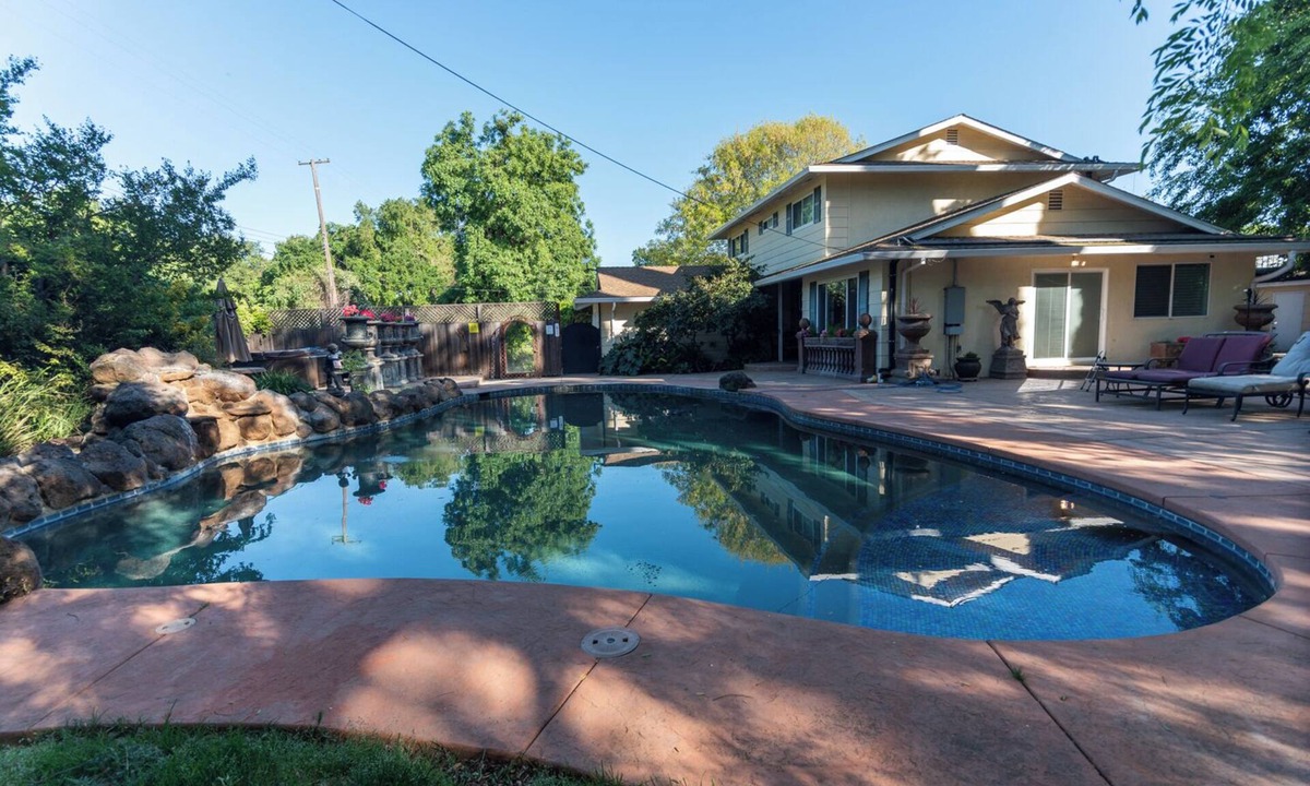 Hood Other | Unique Charmer Hidden Away