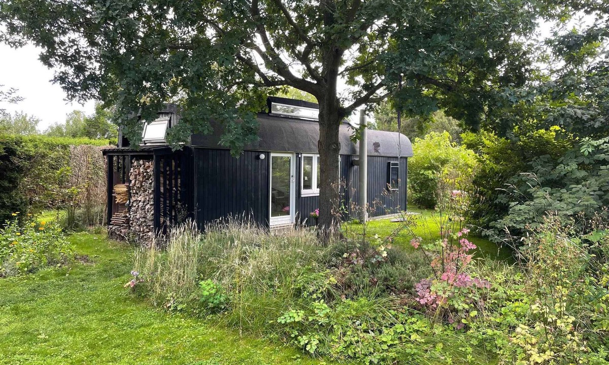 Smidstrup Strand Cottage | Unique Circus Wagon: Near Beach & Calm