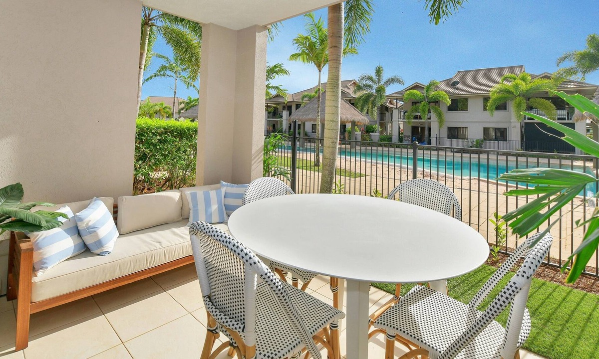 Mooroobool Apartment | Unique Collection- Tropical resort apartment