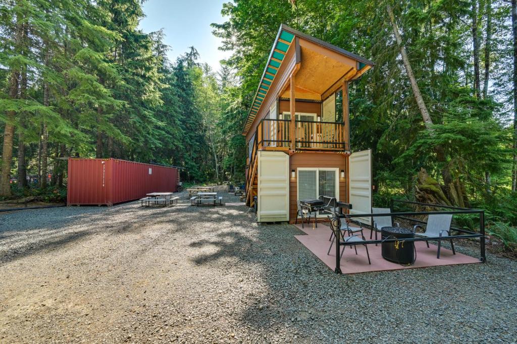 Pierce County Apartment | Unique Container Studio with Deck and Fire Pit!