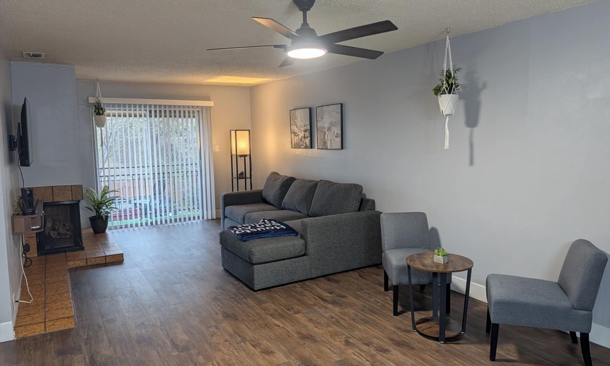 Northwest Los Angeles Heights Condo | Unique & Cozy 1-bedroom condo in San Antonio with AC and Wifi