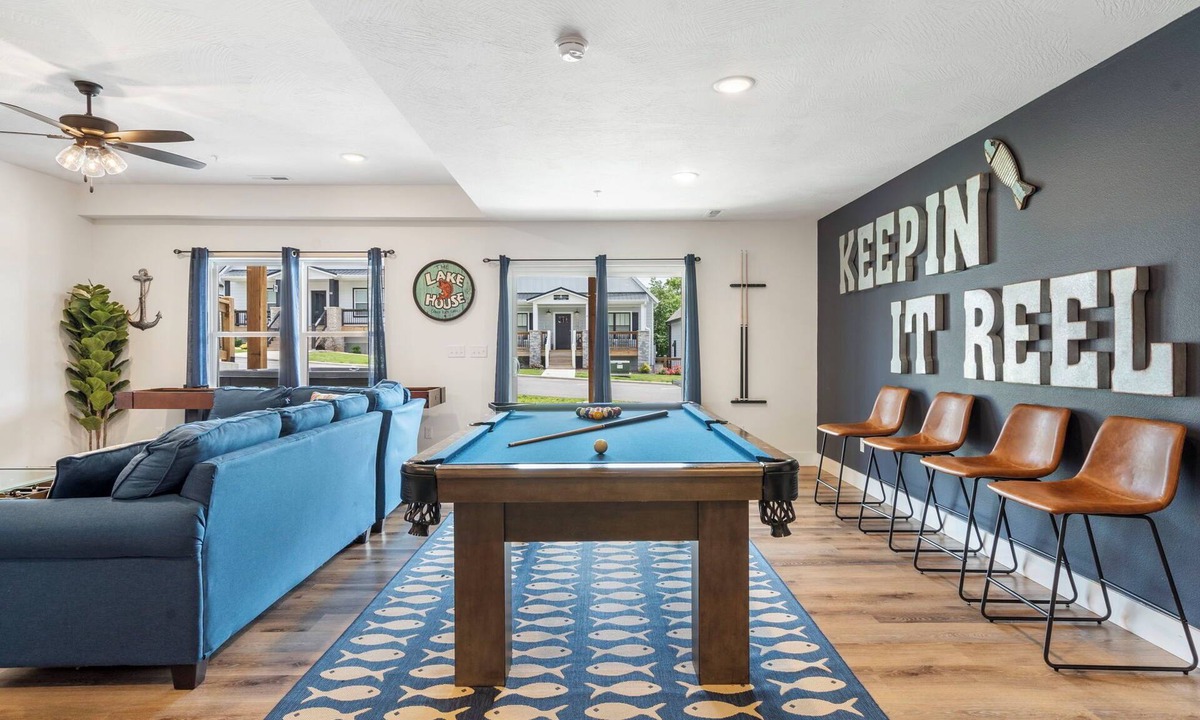 Hollister House | Unique Decor, Free Attraction Tickets, Close to Table Rock, Billiards & Cmty Indoor Pool