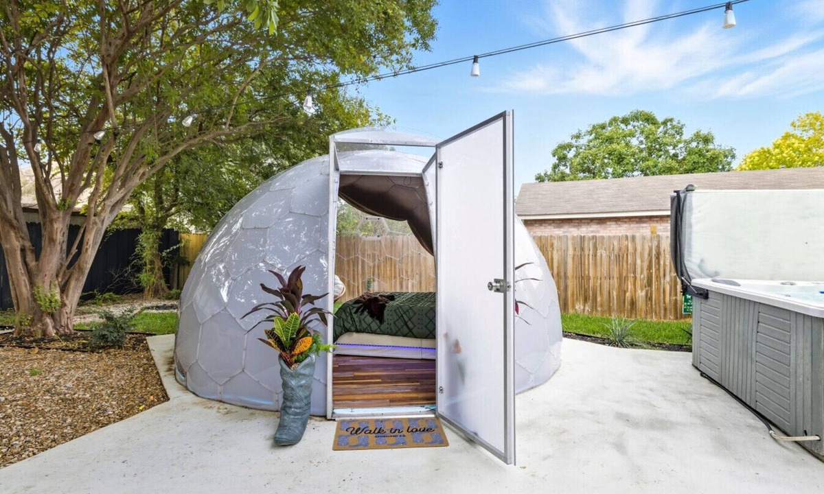Live Oak House | Unique Dome Escape | Hot Tub, Game Room, Sleeps 14