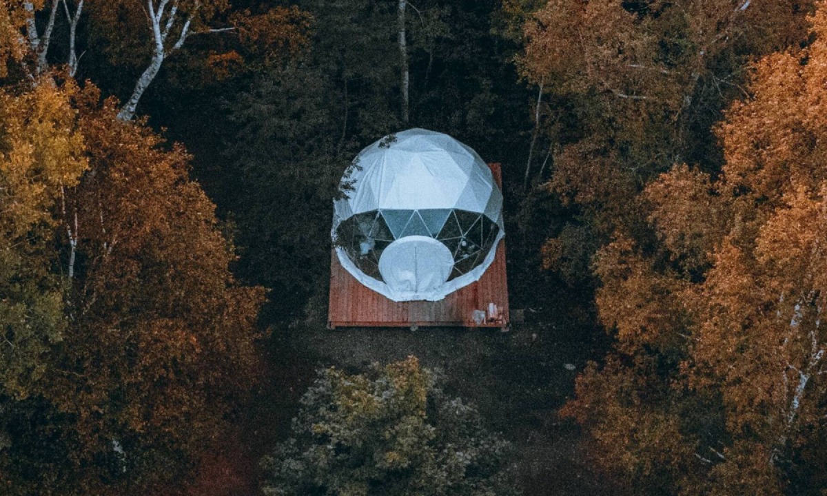 Notre-Dame-Auxiliatrice-de-Buckland Ski Chalet | Unique dome experience: comfort, kitchen, lake, campfire. Open mid-May to Octobe