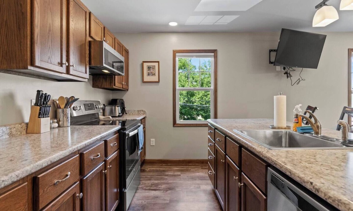 West Central Apartment | Unique Downtown Studio | Jacuzzi Tub, Game Room Access