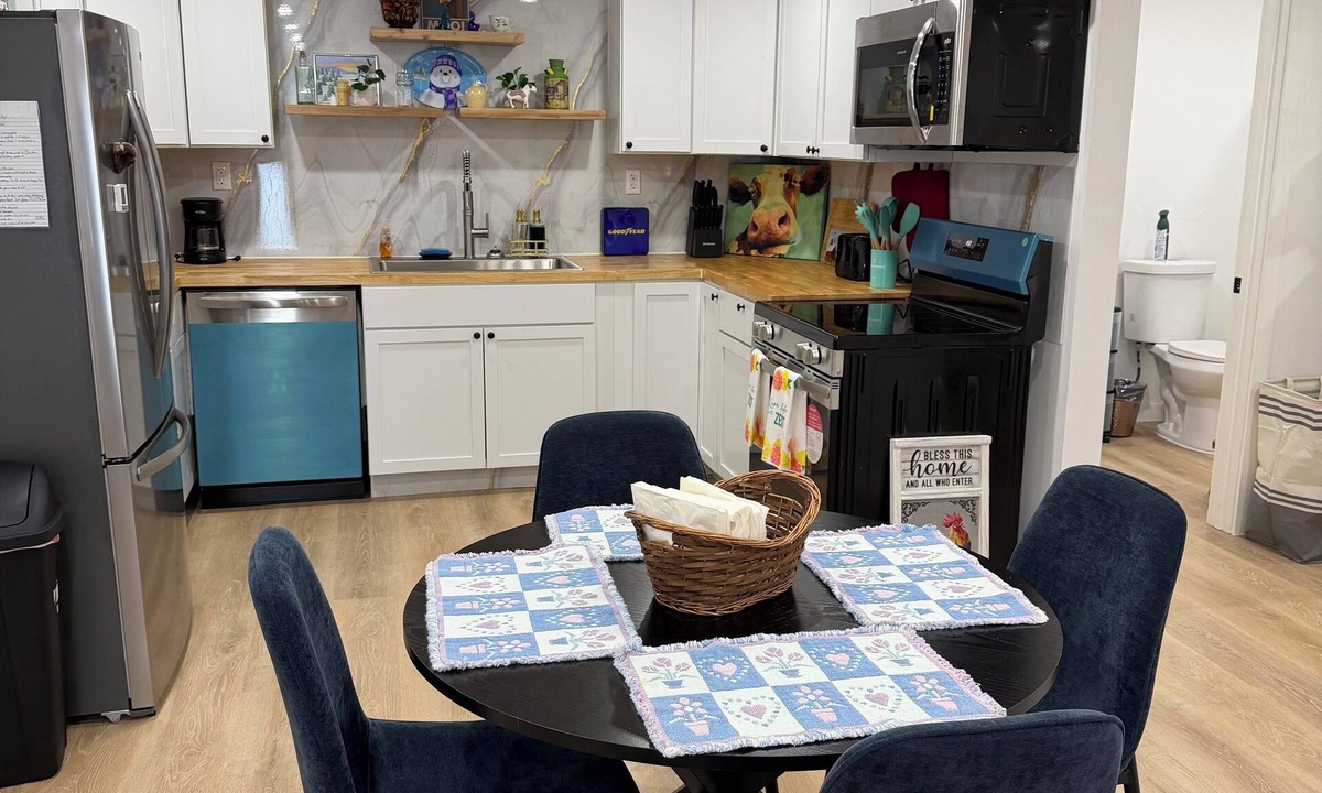 West Eaton House | Unique Farm Stay -Close to Colgate University, Hamilton College, Bouckville