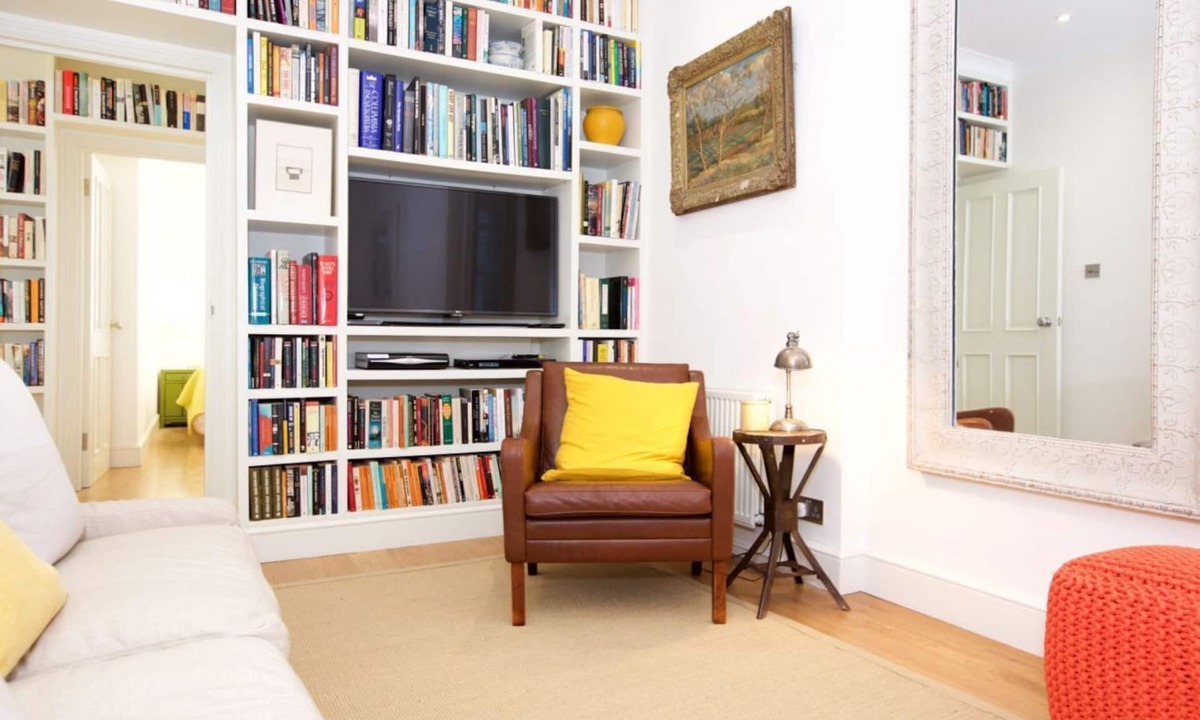 St. Mary's Park Apartment | Unique flat steps from Battersea Park