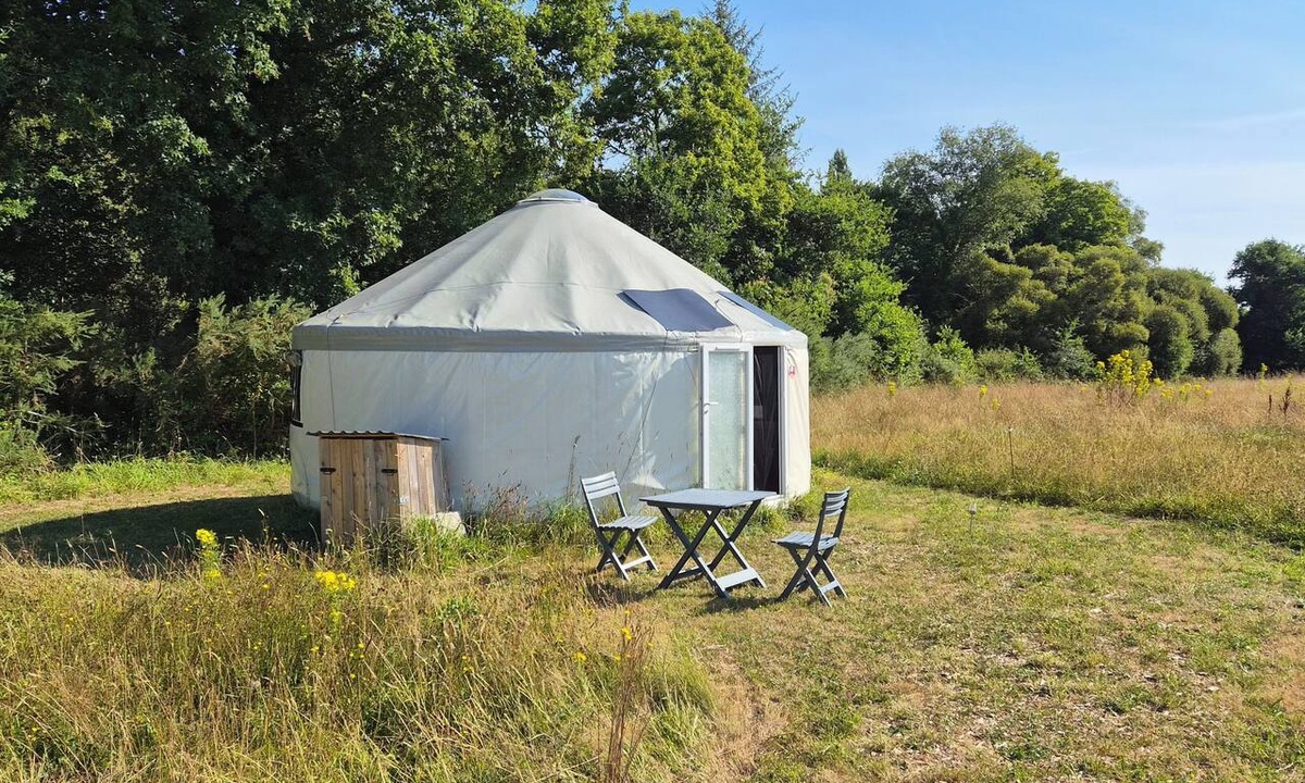 Querrien Cabin | Unique, fully equipped yurt for 2–3 people