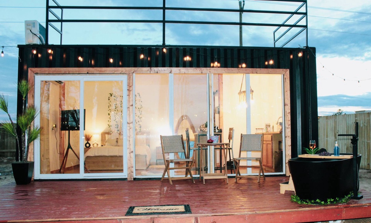 Cleveland Cabin | Unique Getaway for Couples