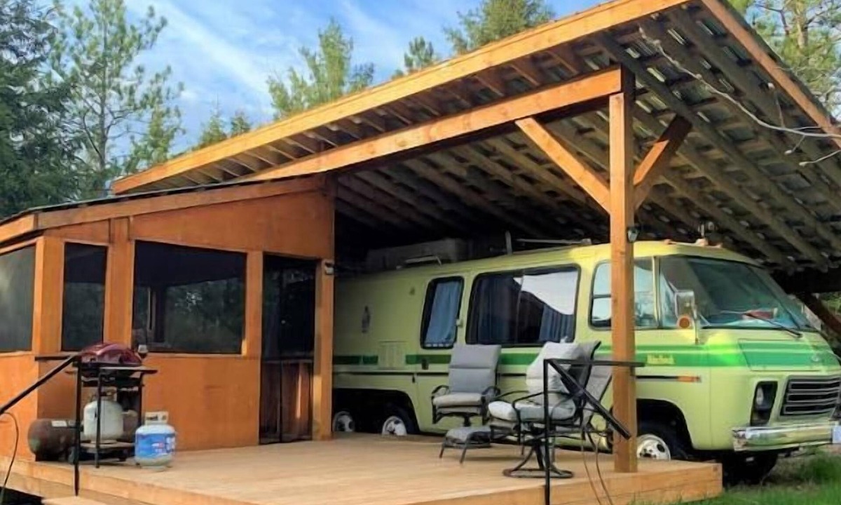 Scugog House | Unique Glamping RV on 100 acres 1 hr from Toronto