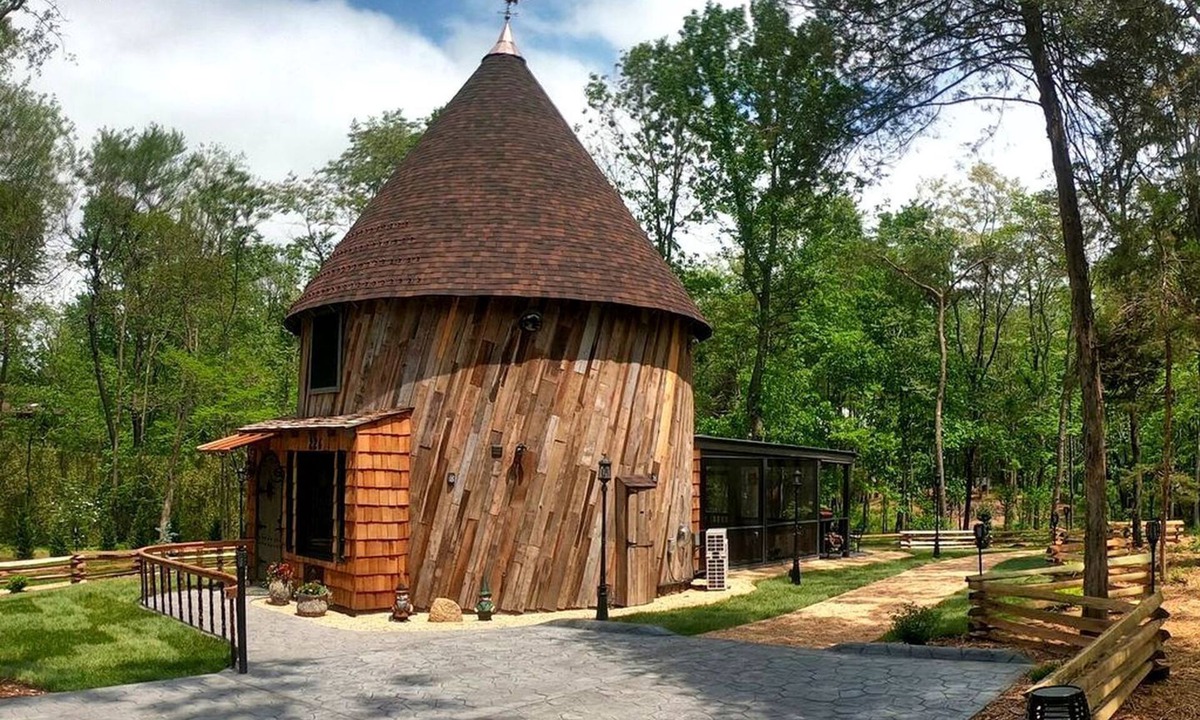 Shenandoah Cabin | Unique Hobbit House Accommodation with a Private Hot Tub in Shenandoah, Virginia