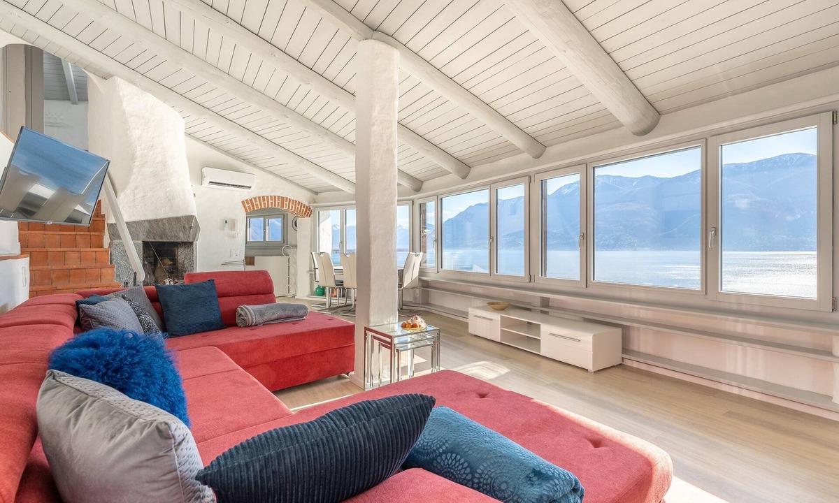 Porto Ronco House | Unique holiday home with a fantastic view over Lake Maggiore