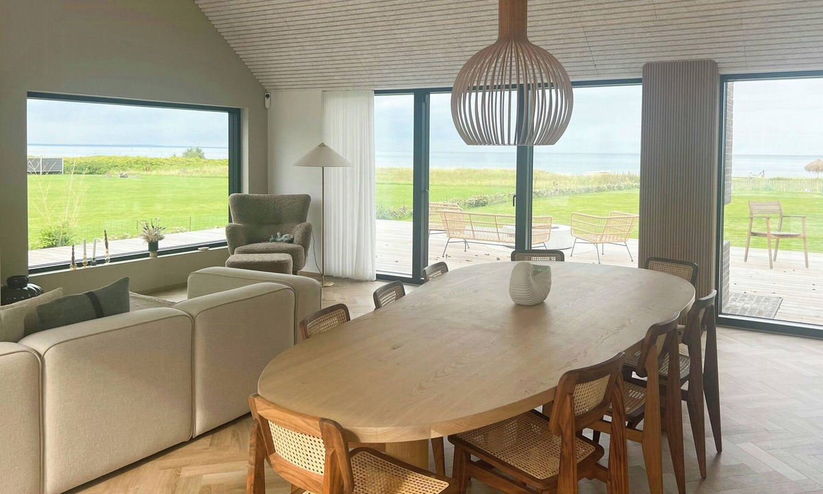 Vejlby Fed House | Unique holiday home directly on the beach