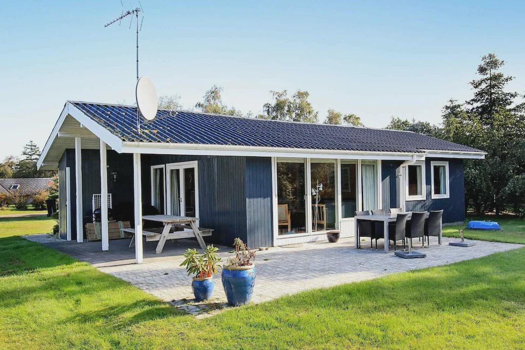 Dannemare House | Unique Holiday Home in Dannemare with Terrace