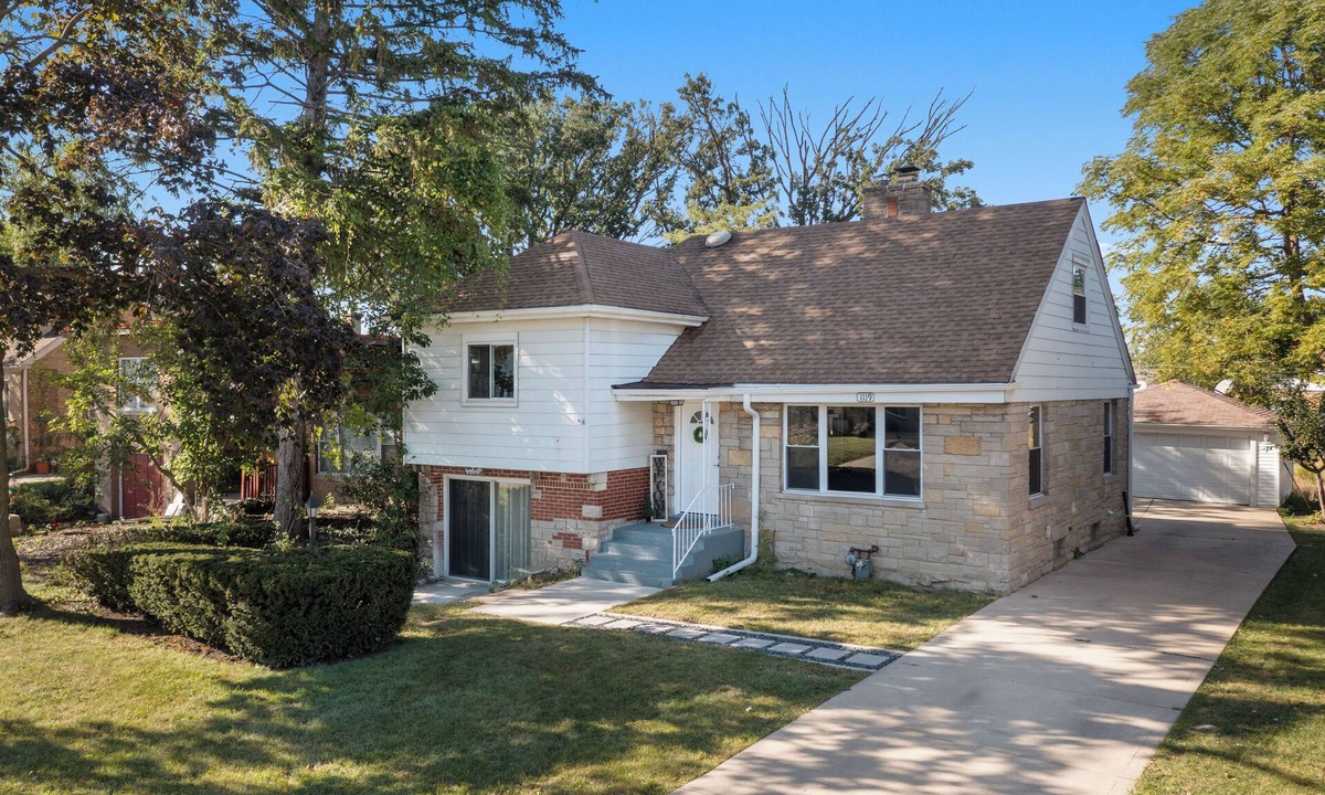 Maywood House | Unique Home in Maywood - 5 Bedroom