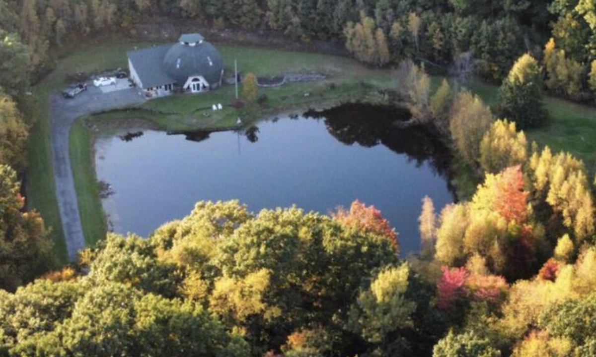 Waymart House | Unique Lakefront Geodesic Dome Minutes from Skiing, Shops & Scranton