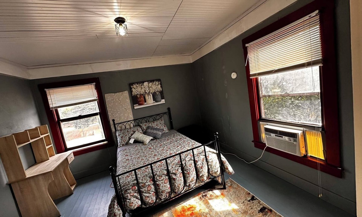 Walnut Grove House | Unique Large Historic House 5-bedroom house in Quiet Historic Walnut Grove Town