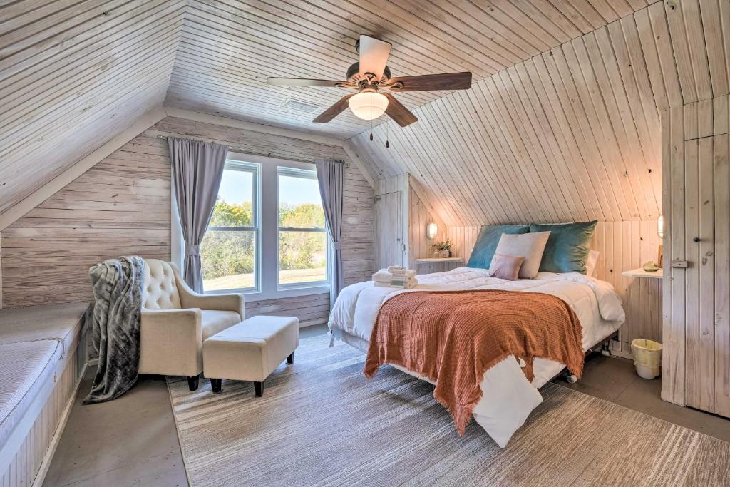 Fruitvale House | Unique Loft Cabin: Fire Pit & Fishing Access!