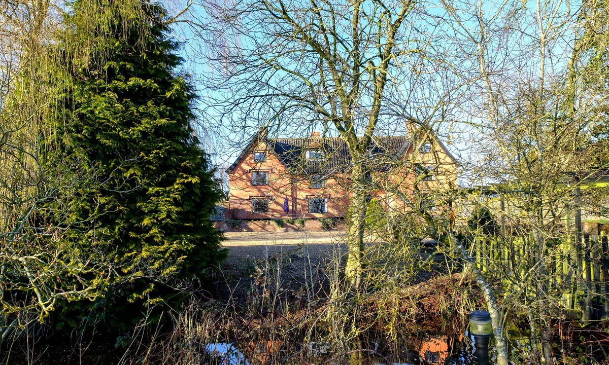 Diss House | Unique Luxury Escapes