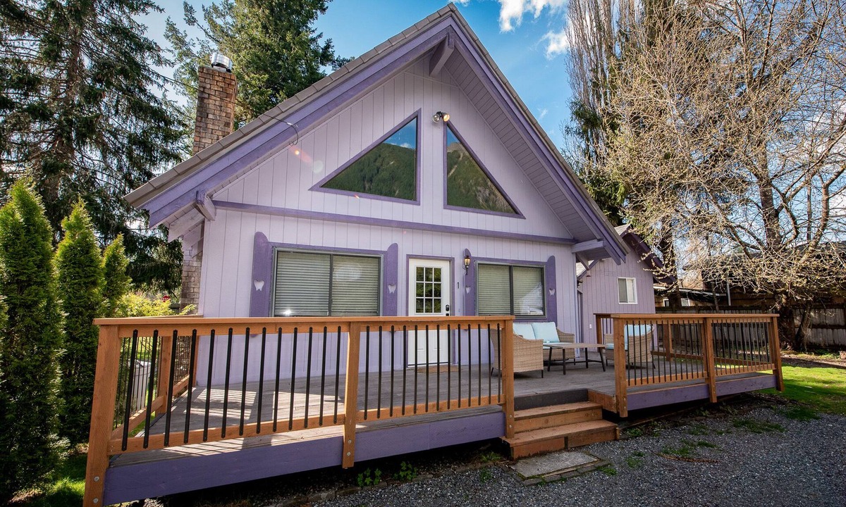 North Bend Cabin | Unique/modern/Mt Si/Shopping