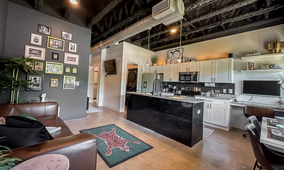 Nashville Apartment | Unique Nashville Executive Condo & Workspace