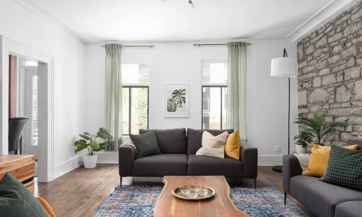 Ville-Marie Apartment | Unique Old, Montreal Patio & Paid Parking 10 Guest