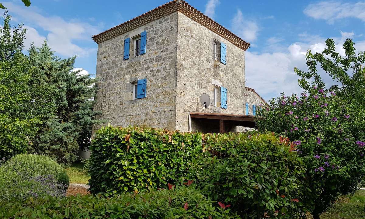 Lacepede House | Unique, open plan stone barn with stunning features and views.