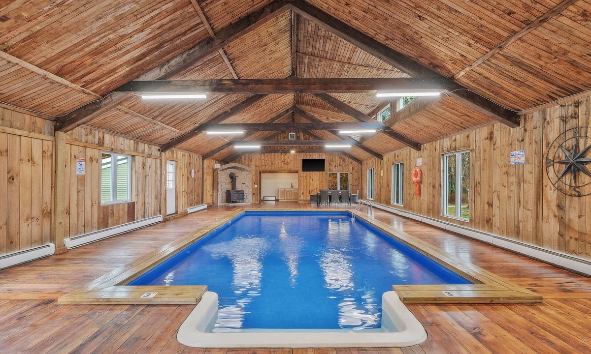 Circleville House | Unique Perfect for Families/Groups+Indoor Pool