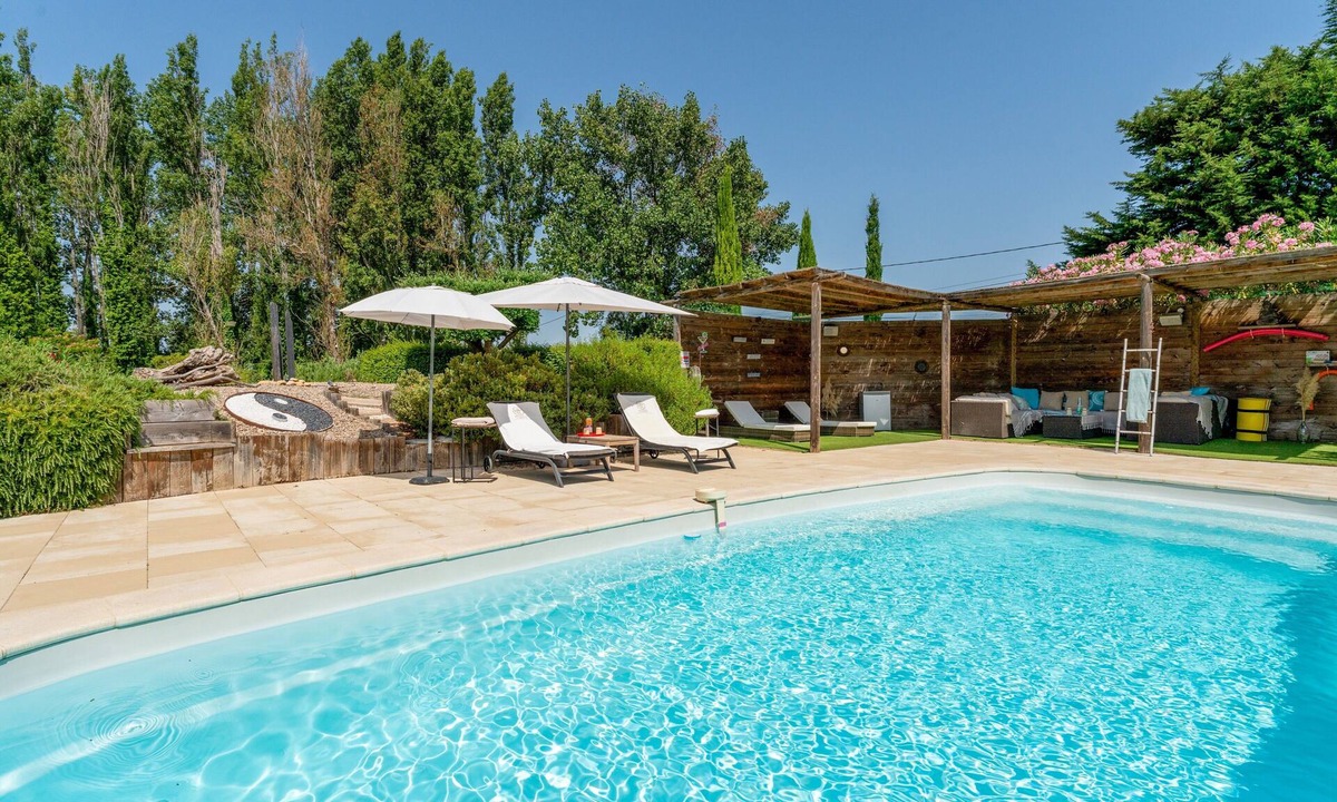 Jonquieres Cottage | Unique 'Prestige Barrel' Cottage with Private Pool, Wi-Fi, and Air Conditioning