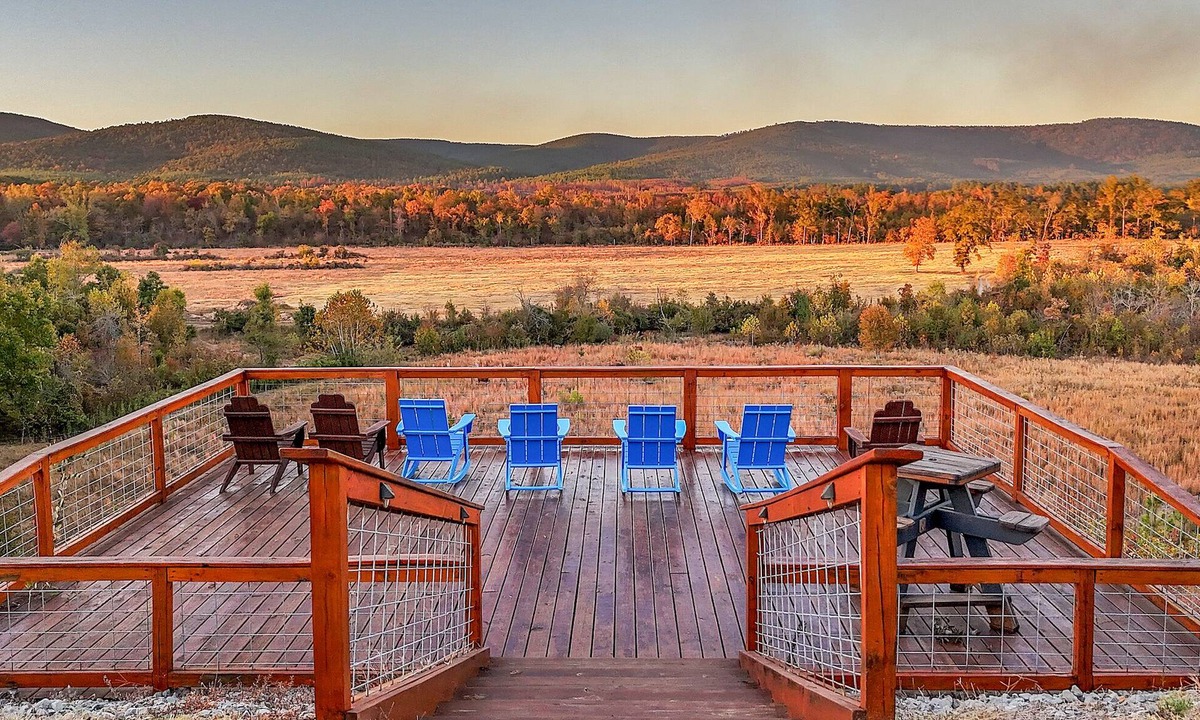 Octavia Cabin | Unique private location, million-dollar views, pickleball, 1-story, river access & more