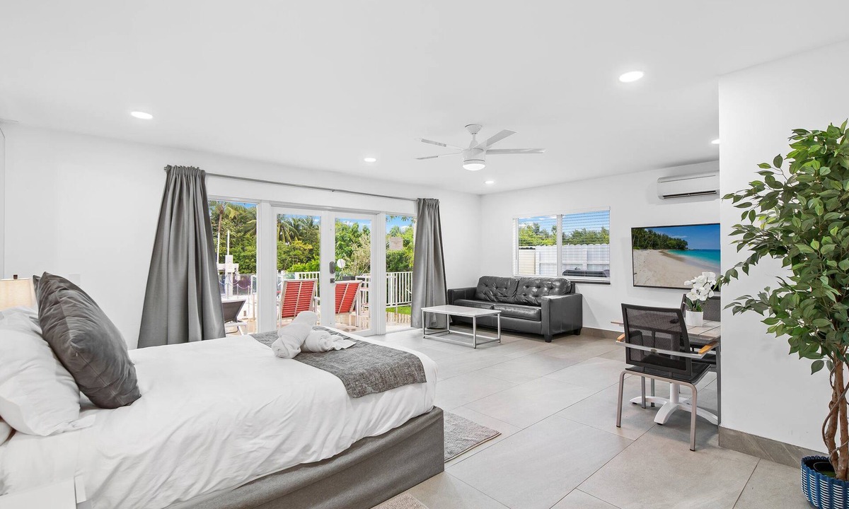 Deerfield Beach Apartment | Unique Retreat - Unit B: Homey First-floor Haven