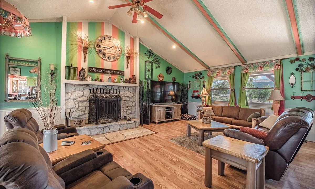Divide House | Unique Rocky Mountain adventure "base camp" for 12