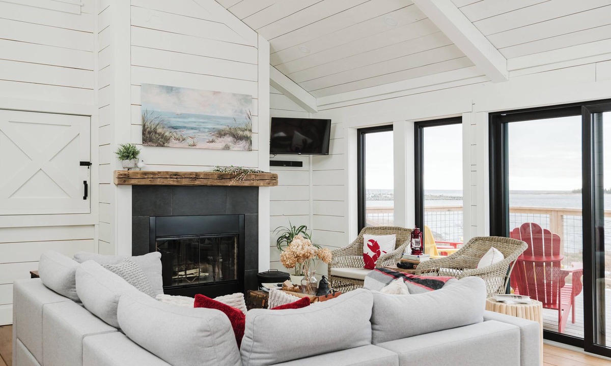 Ragged Island Cottage | Unique Rural Oceanfront 2 Bedrooms with Private Ensuites, Dog Friendly, Hot Tub
