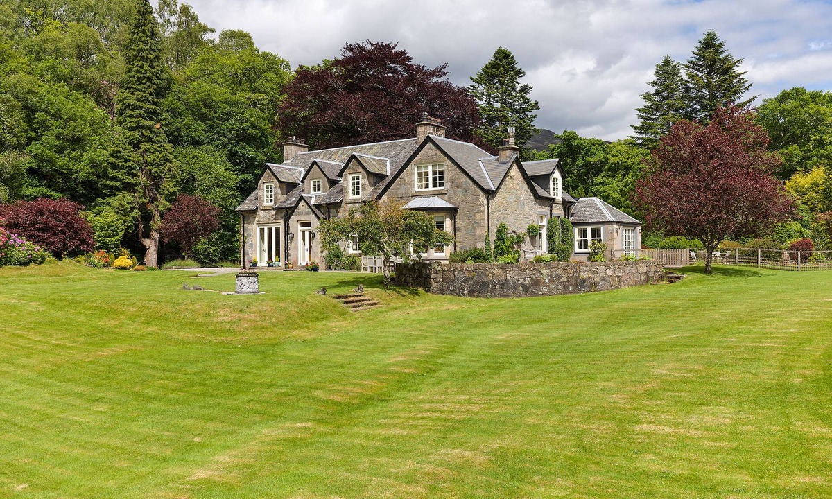 Saddell House | Unique Scottish Victorian Country House In The Trossachs/Loch Lomond- 6 bedrooms