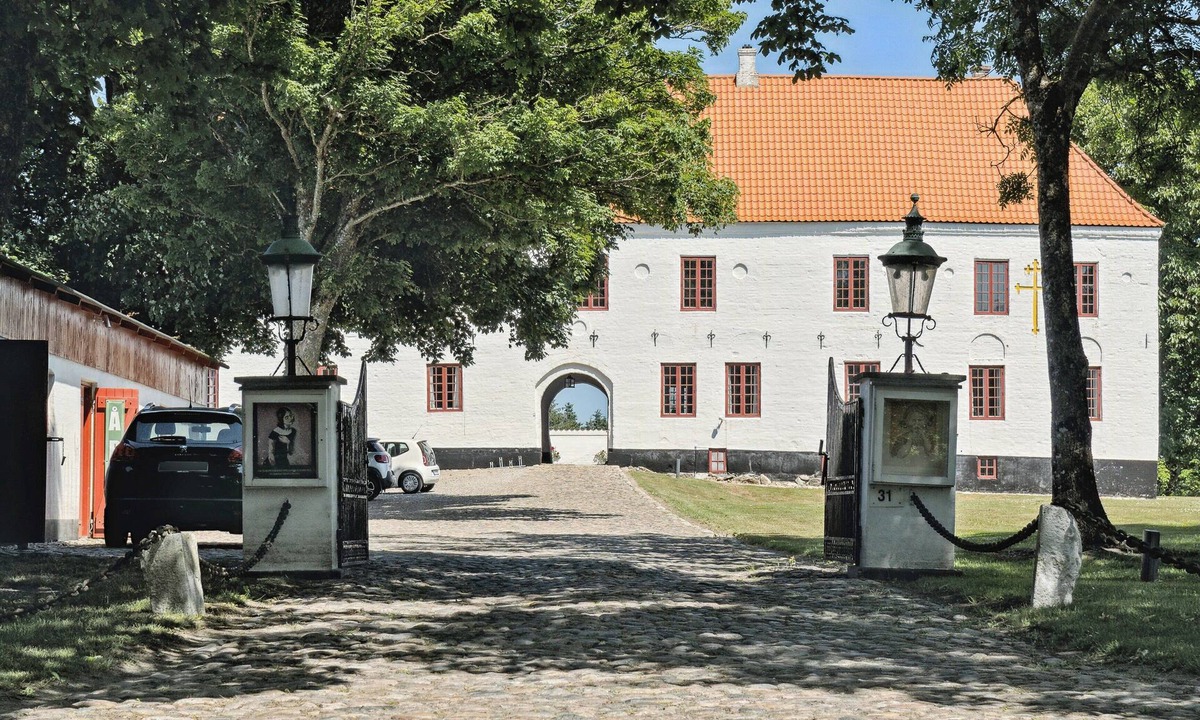 Hjørring Municipality Apartment | Unique stay at Odden Manor & museum