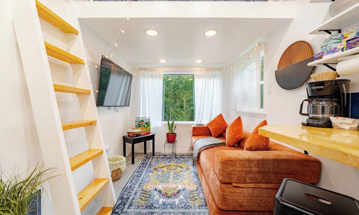 High Springs House | Unique Tiny Home ~ 4min to Springs w/Grill & Firepit