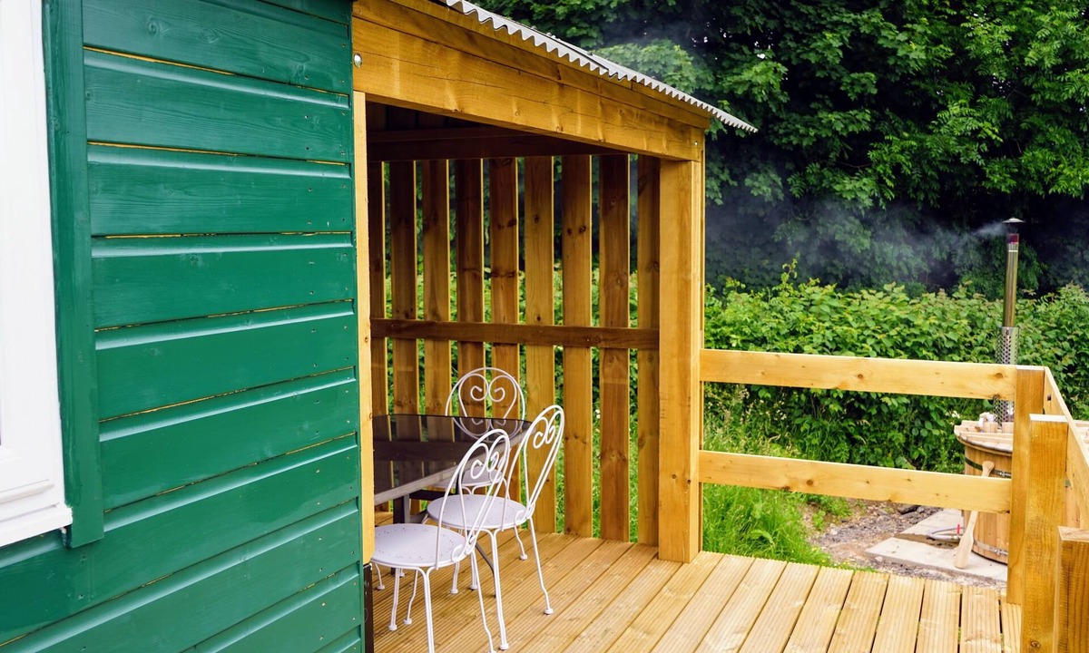 Hawick Cabin | Unique Upcycled Straw Trailer @ Westcote