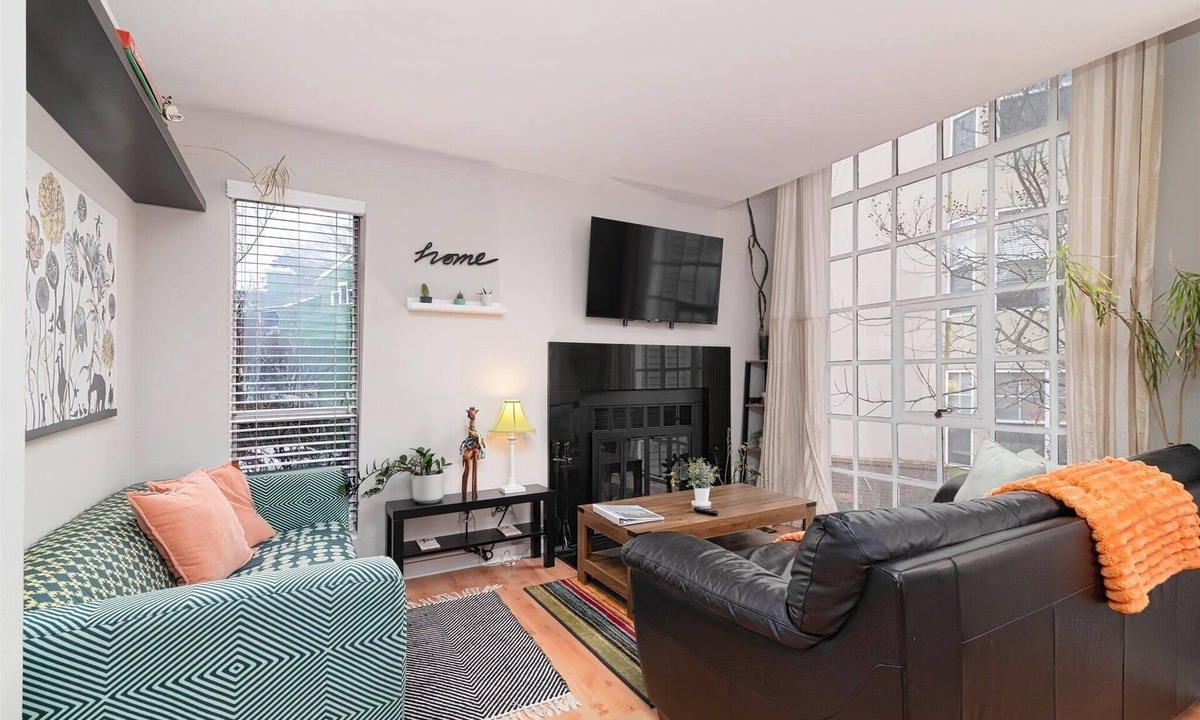 Charlotte Center City House | Unique & Vivid Uptown Oasis | ☀Balcony | ♛King Bed