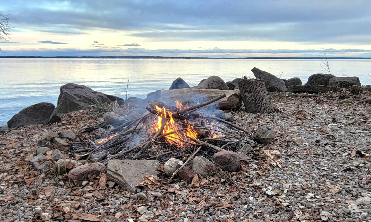 Howe Island House | Unique waterfront house with private beach