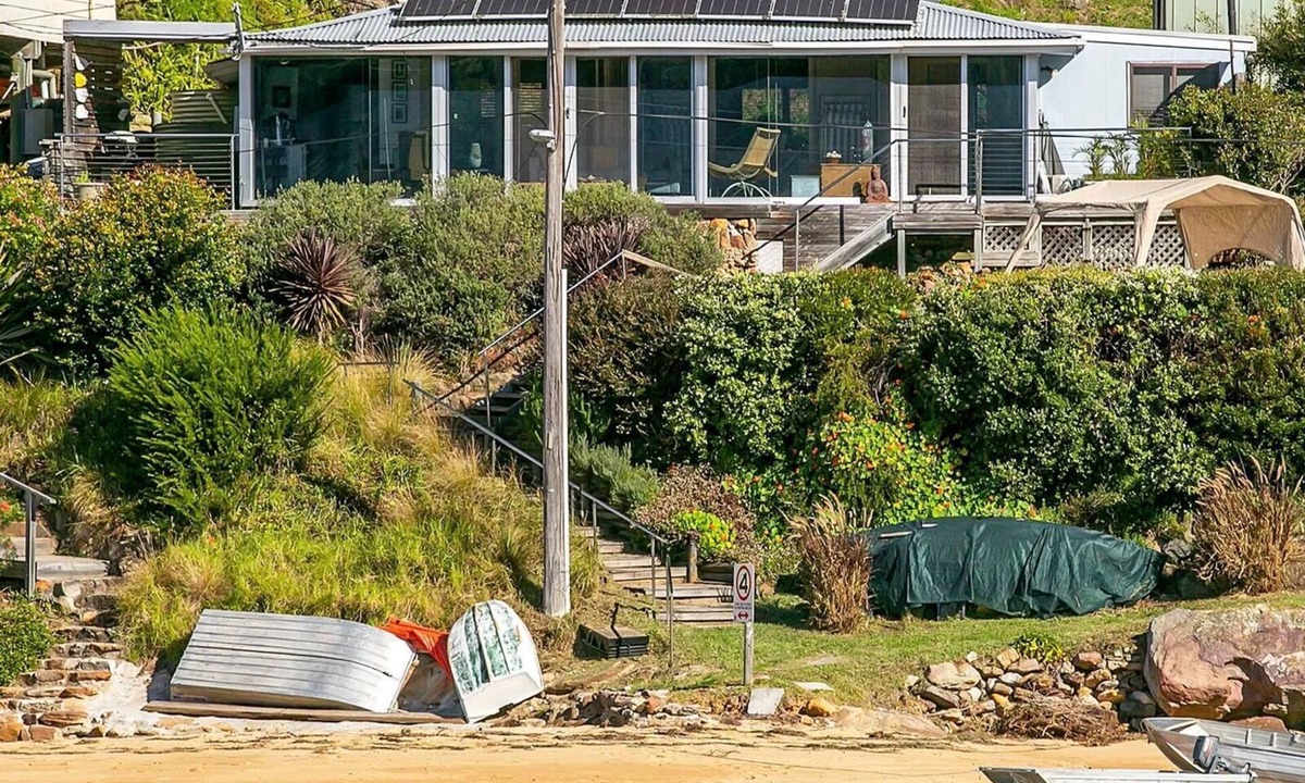 Patonga Cabin | Unique Waterfront Retreat