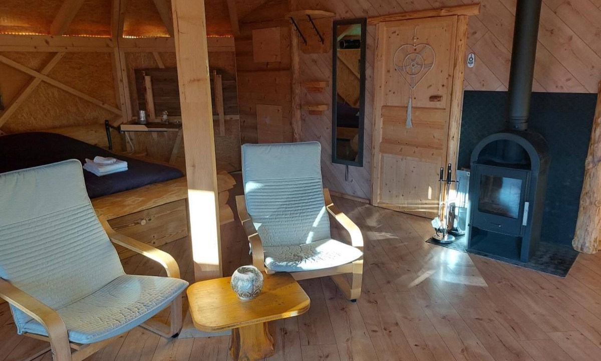 Sundlauenen Ski Chalet | Unique wooden hut with mountain panorama