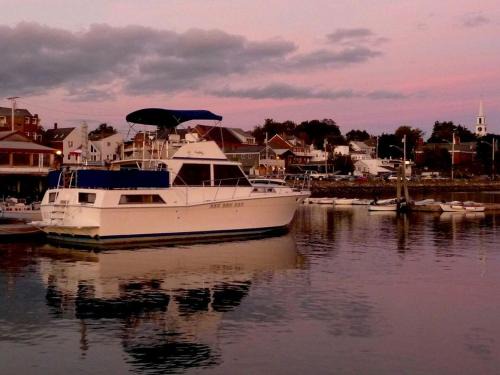 Damariscotta Boat Rental | Unique Yacht Rental in a Peaceful Setting on Damariscotta River, Maine
