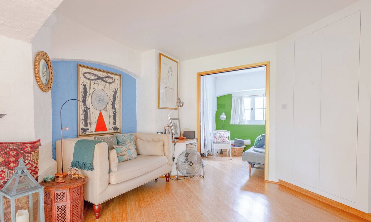 East Walworth Apartment | Uniquely Designed 2BD Flat near Tower Bridge