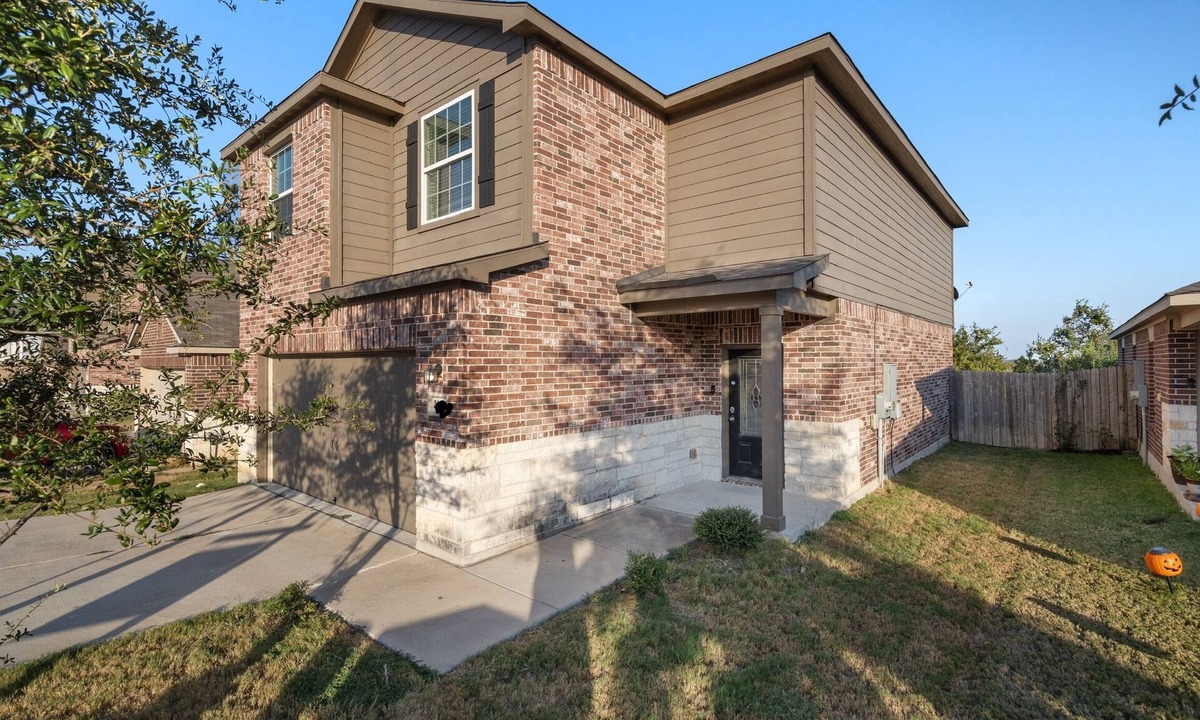 Manor House | Uniquely styled Home 20mins to Austin -COTA -TESLA