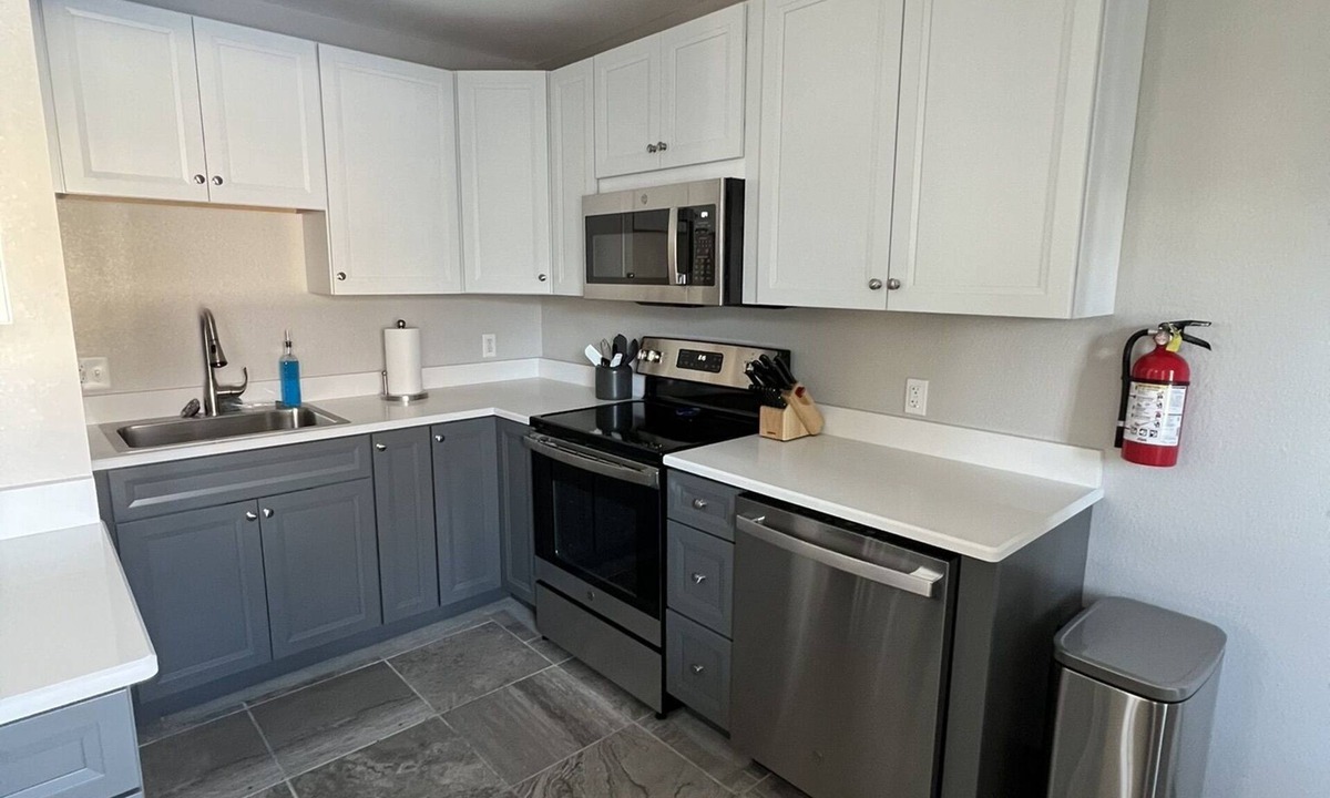 Cedar Falls Community Main Street Condo | Unit 1 of 2-Spacious Duplex 3 Blocks from Main Street, 1 Block from Overman Park