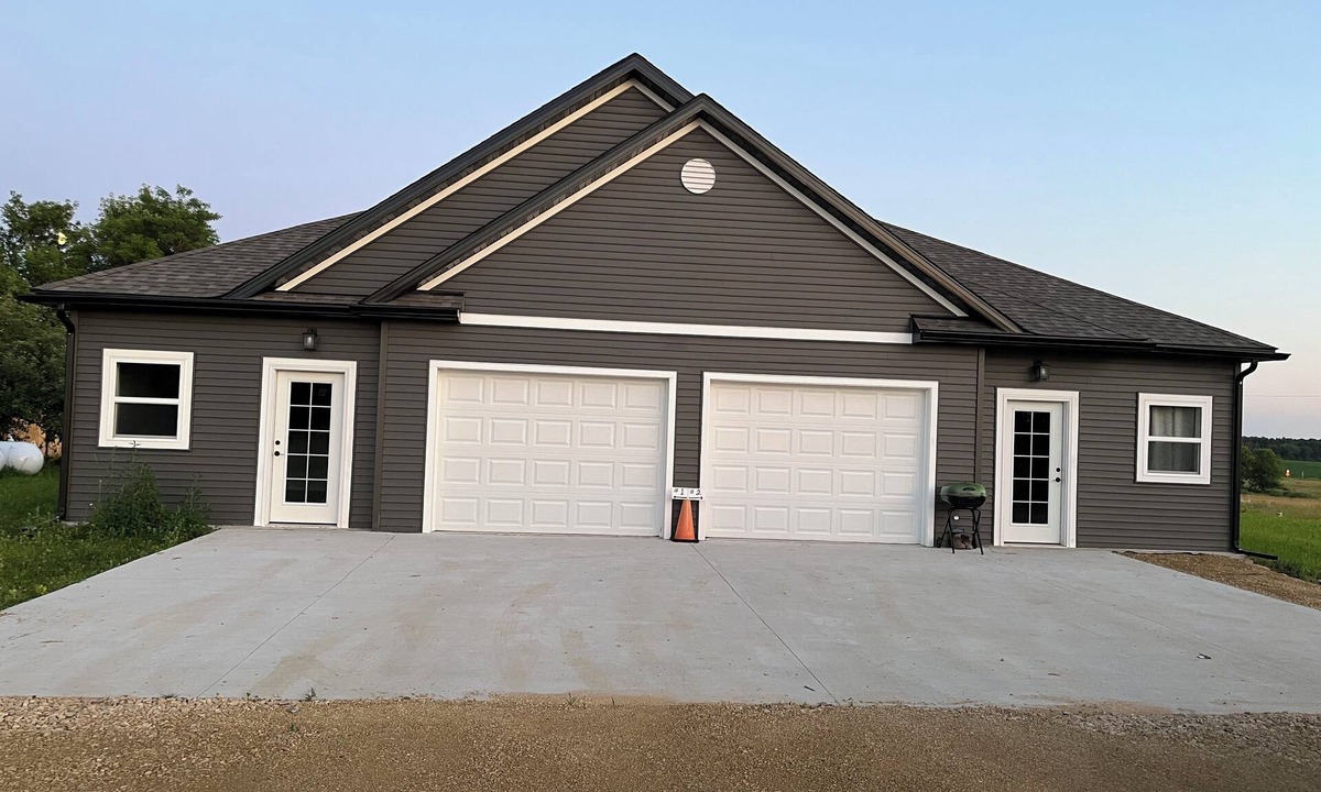 St. Croix County House | Unit 1 quiet duplex in the country side