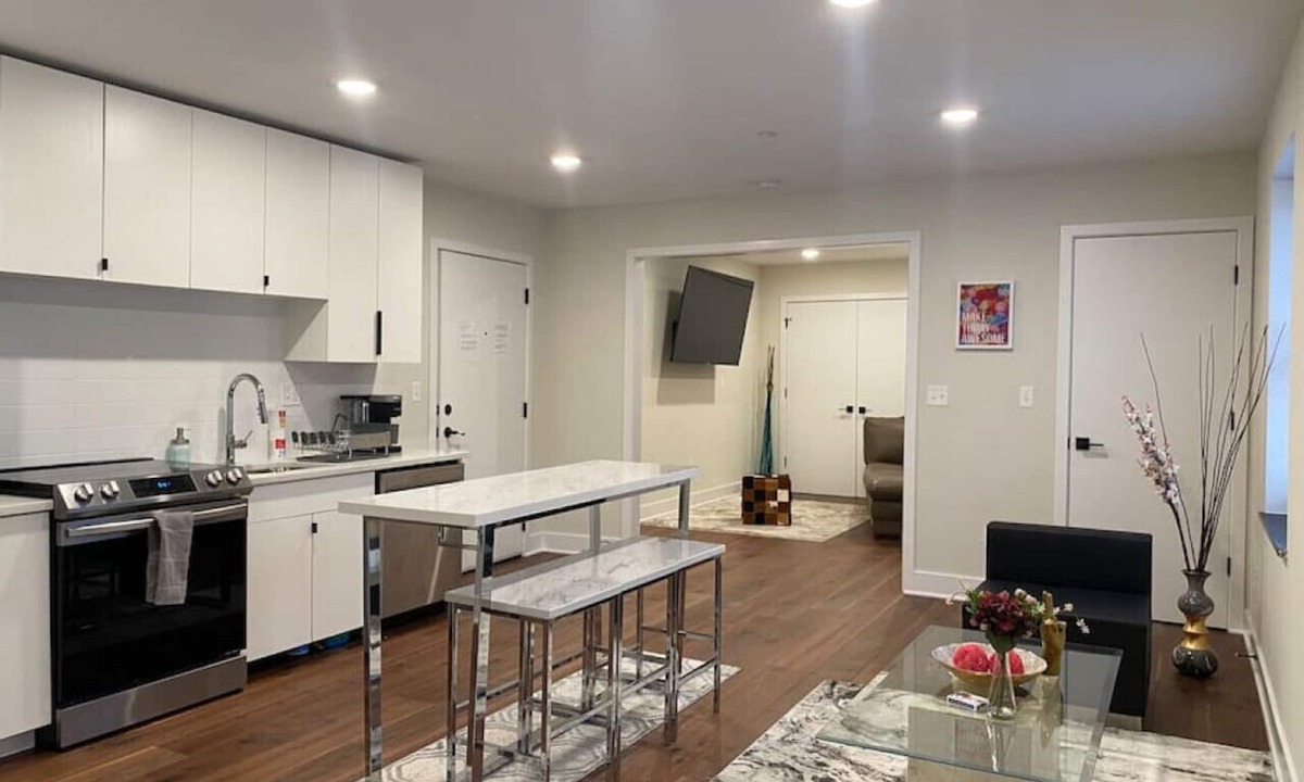 Mill River Apartment | Unit 101 · RENOVATED, 1 mile from YALE!