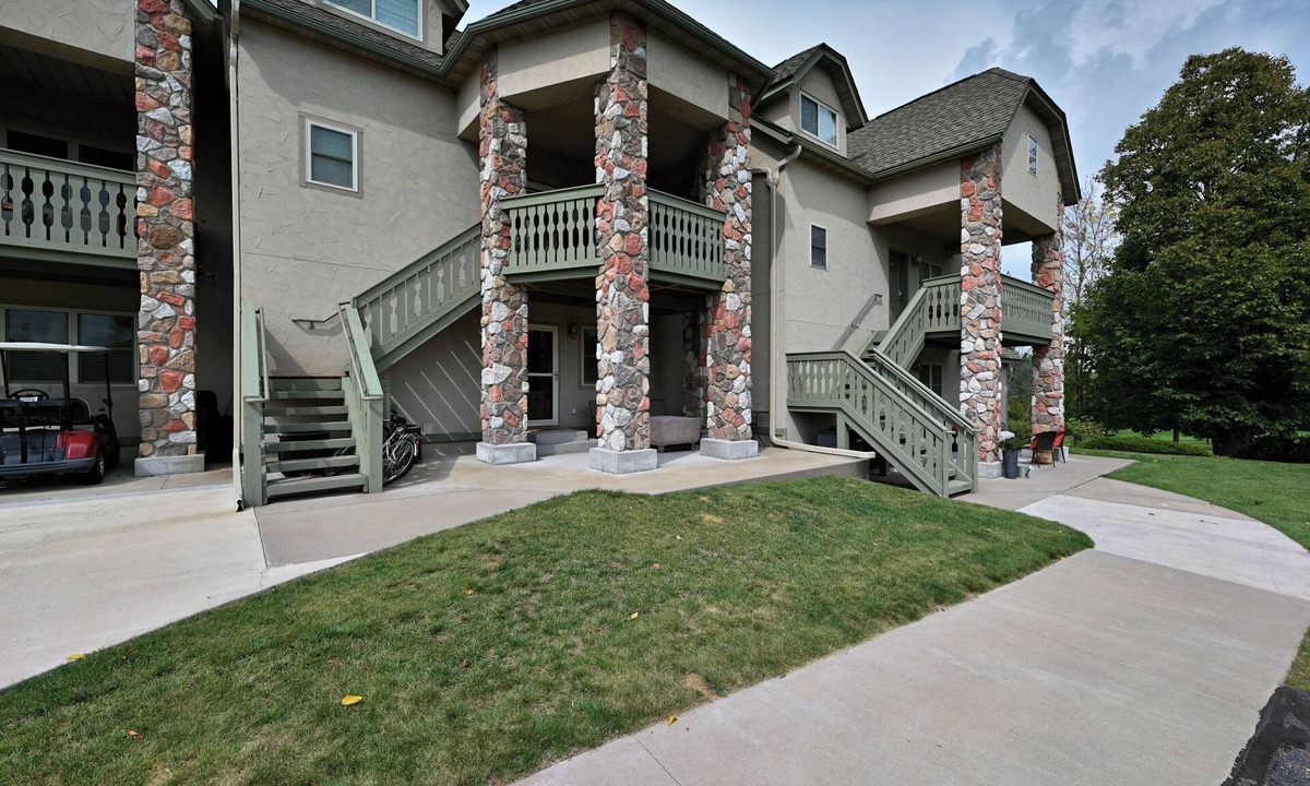 Birchwood Condo | Unit 109 2 Bdrm/2 BA