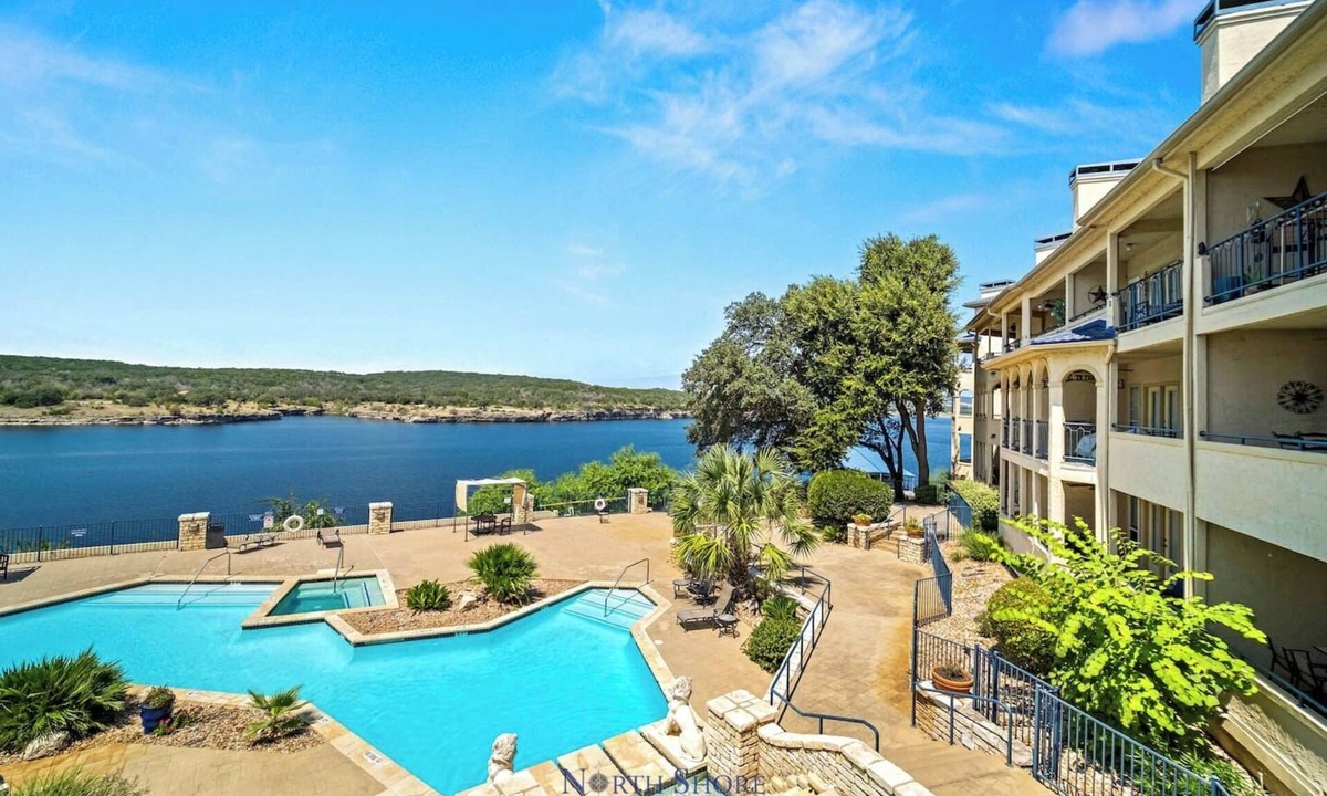 Highland Lake Estates Condo | UNIT 1225 - 1/1 on Lake Travis with Lake View